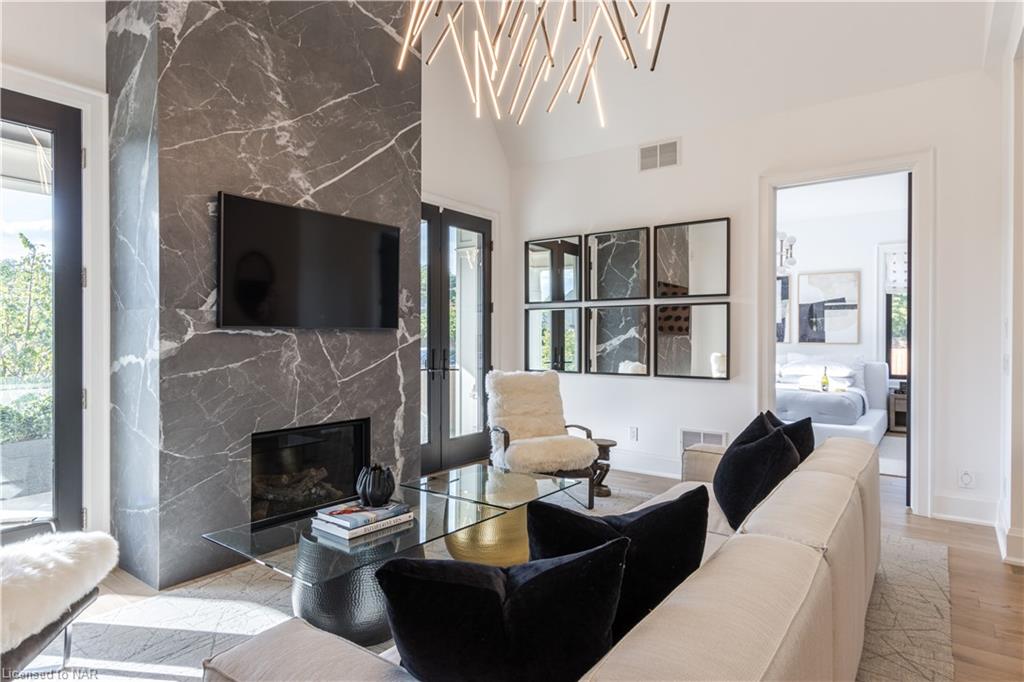 Listing Address Here