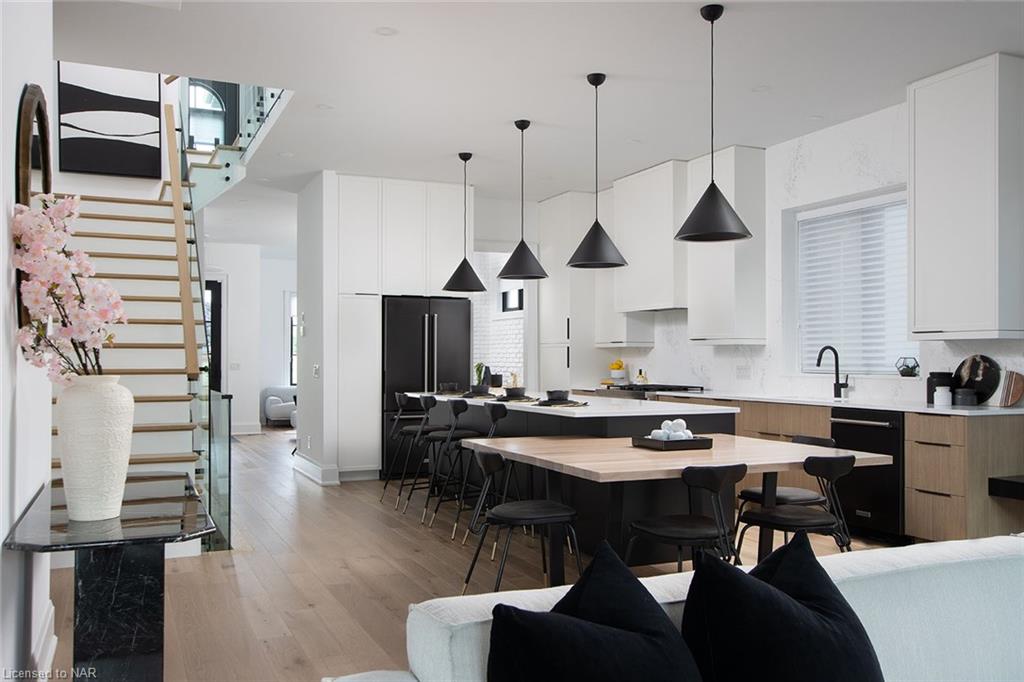 Listing Address Here